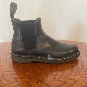 Men’s Dr. Martens 2976 Smooth Leather Chelsea Boots